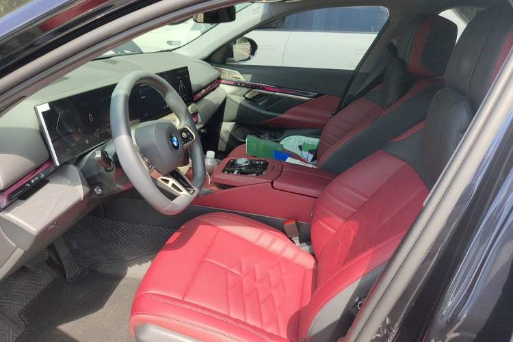 Used BMW 5 Series 2025 530Li Luxury Edition M Sport Package Left Front Seat
