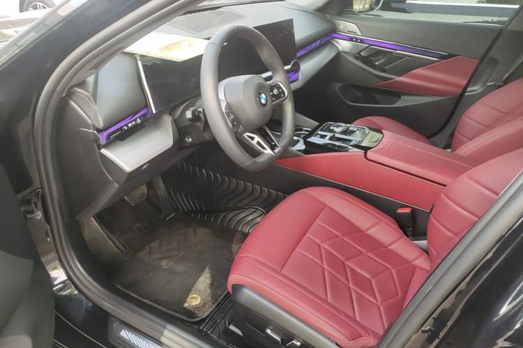Used BMW 5 Series 2025 530Li Leading Model M Sport Package Left Front Seat