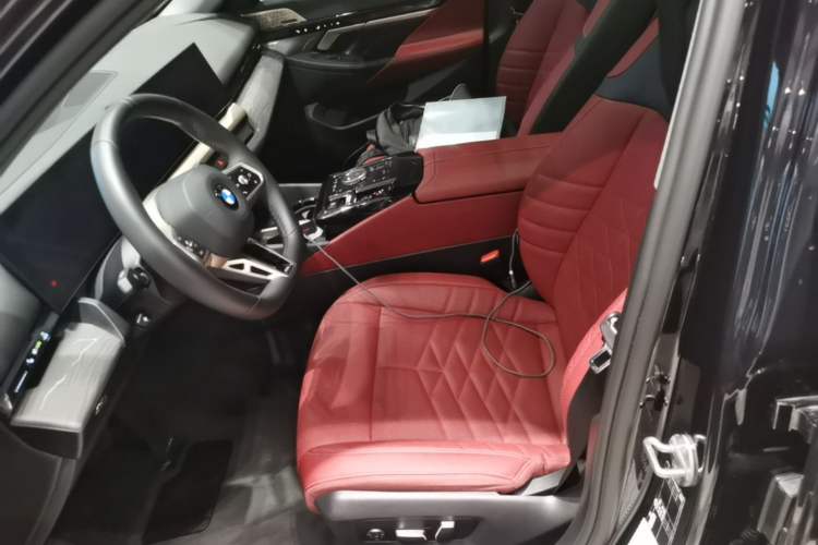 Used BMW 5 Series 2025 530Li Luxury Edition M Sport Package Left Front Seat
