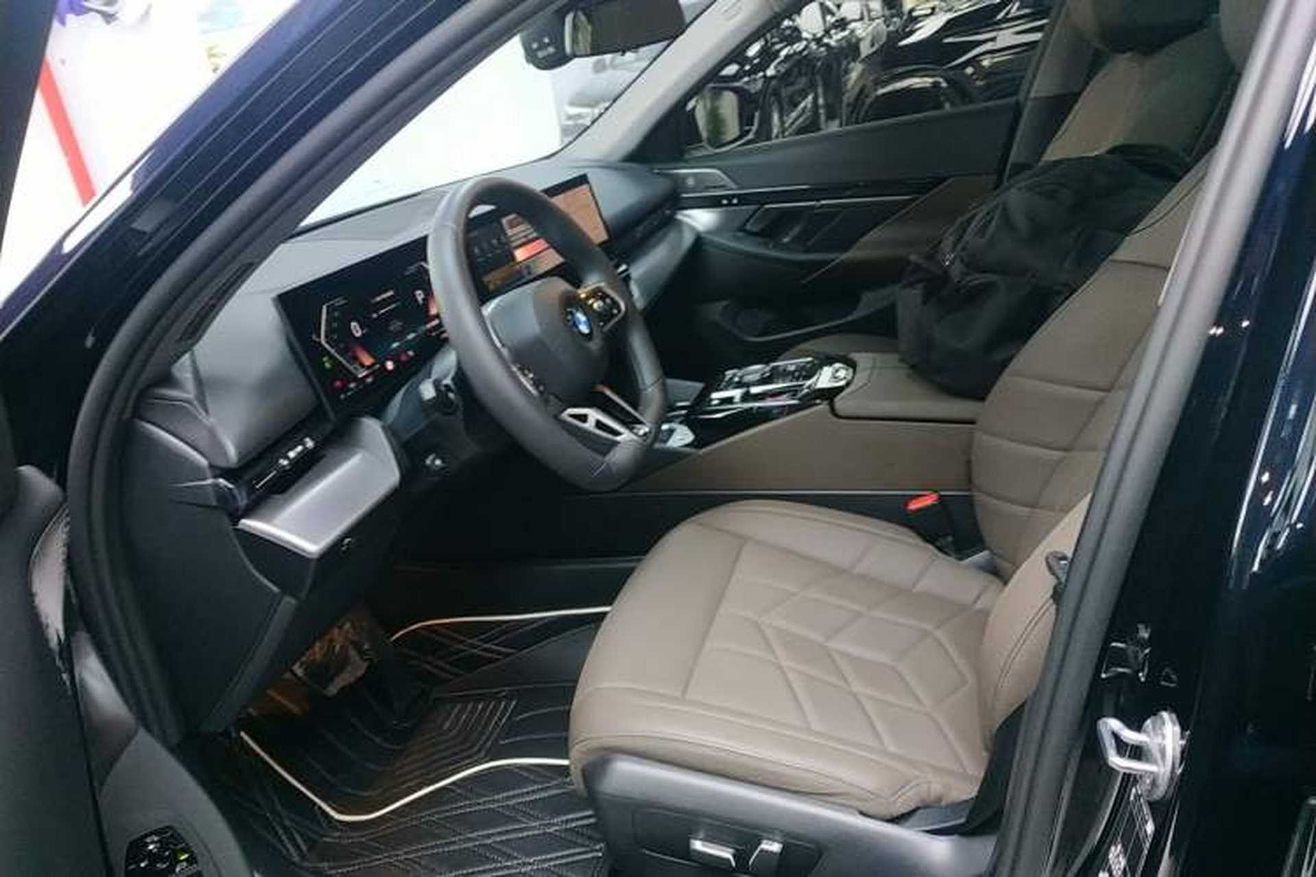 Used BMW 5 Series 2025 530Li Leading Model M Sport Package Left Front Seat