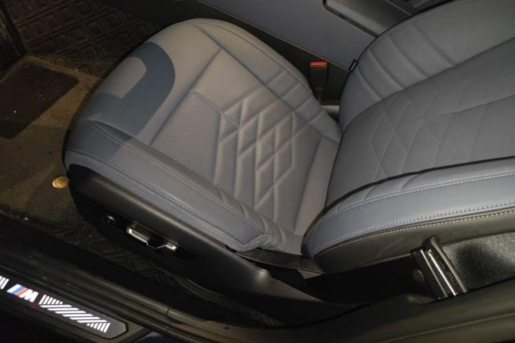 Used BMW 5 Series 2025 530Li Luxury Edition M Sport Package Left Front Seat