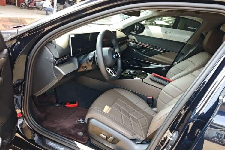 Used BMW 5 Series 2025 530Li Leading Model M Sport Package Left Front Seat