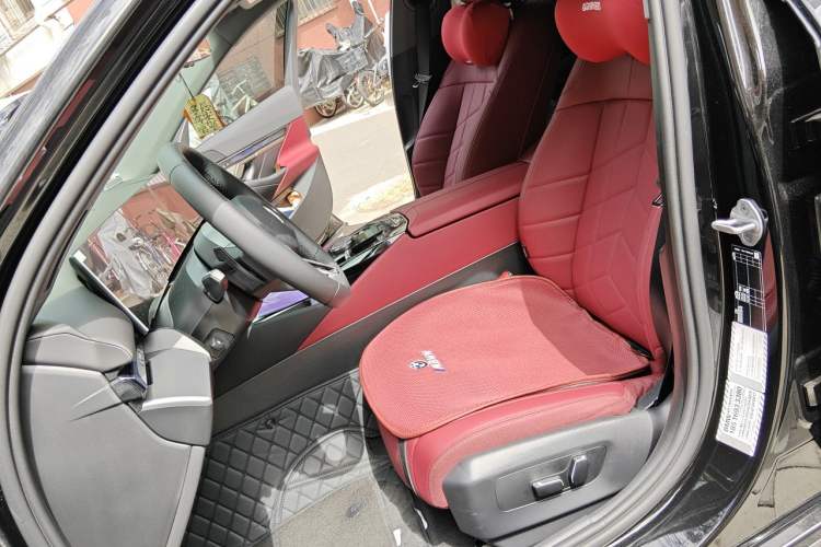Used BMW 5 Series 2025 525Li M Sport Package Left Front Seat