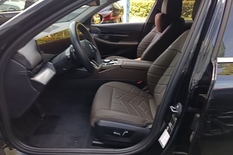 Used BMW 5 Series 2025 525Li M Sport Package Left Front Seat