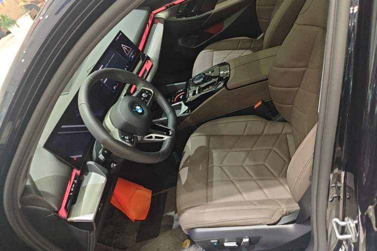 Used BMW 5 Series 2025 525Li M Sport Package Left Front Seat