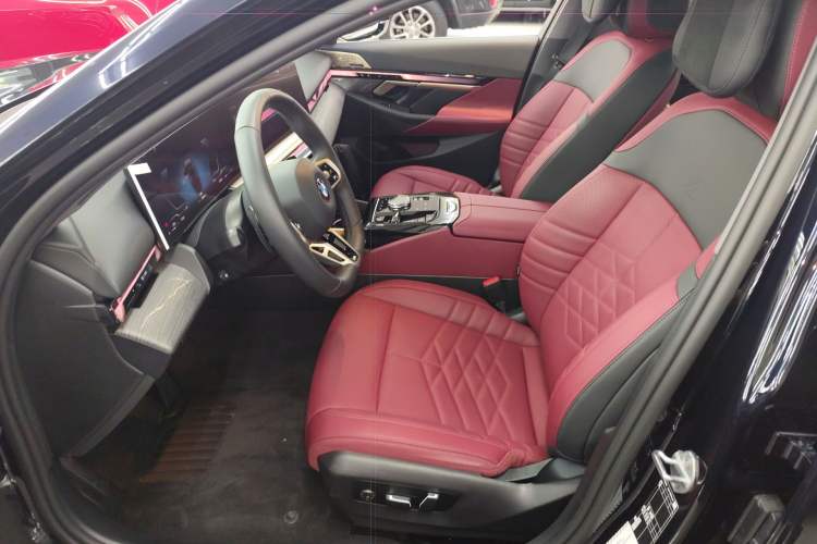 Used BMW 5 Series 2025 530Li Luxury Edition M Sport Package Left Front Seat