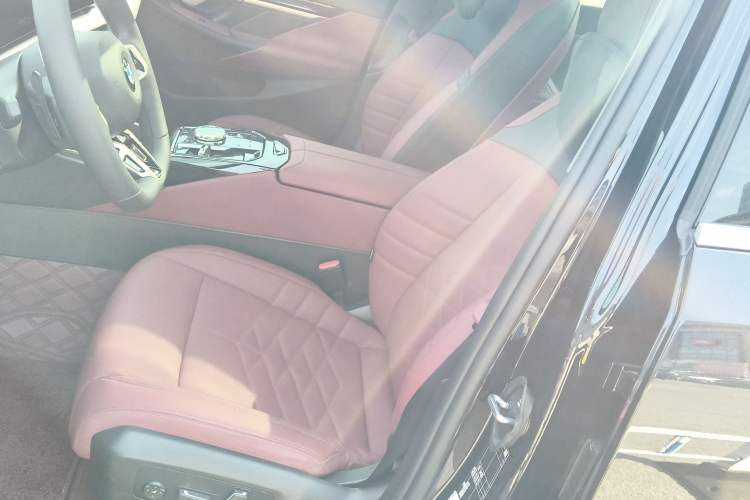 Used BMW 5 Series 2025 530Li Luxury Edition M Sport Package Left Front Seat