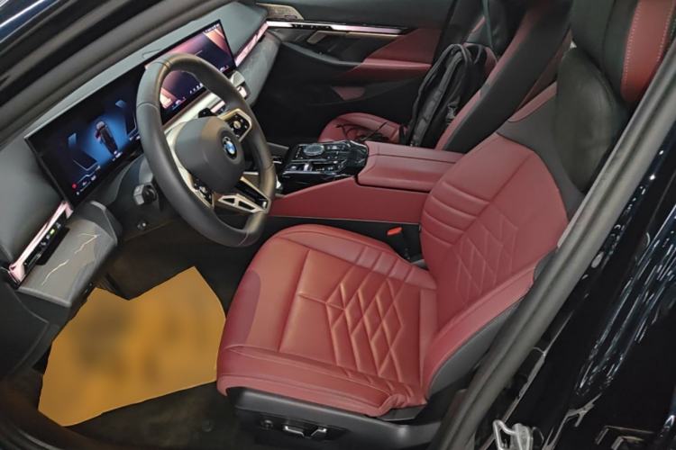 Used BMW 5 Series 2025 530Li Luxury Edition M Sport Package Left Front Seat