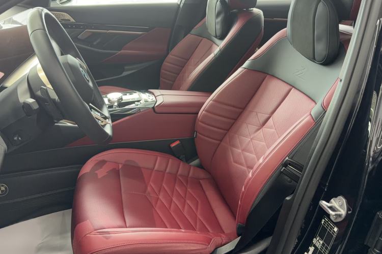 Used BMW 5 Series 2025 530Li Luxury Edition M Sport Package Left Front Seat