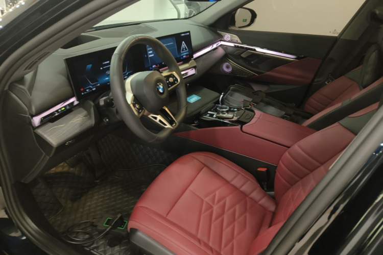 Used BMW 5 Series 2025 530Li Luxury Edition M Sport Package Left Front Seat