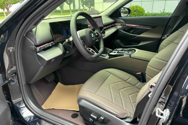Used BMW 5 Series 2025 530Li Leading Model M Sport Package Left Front Seat