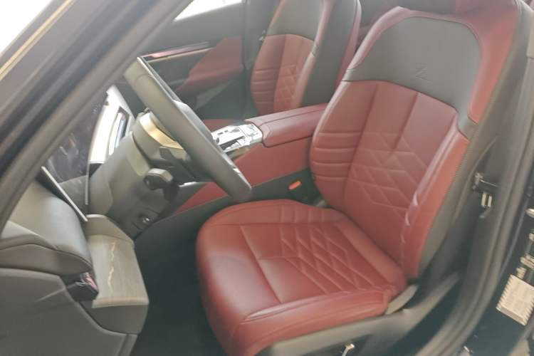 Used BMW 5 Series 2025 530Li Luxury Edition M Sport Package Left Front Seat