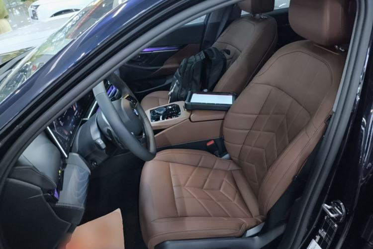 Used BMW 5 Series 2025 525Li Luxury Package Left Front Seat