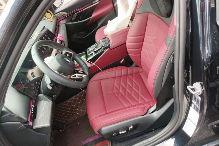 Used BMW 5 Series 2025 530Li Luxury Edition M Sport Package Left Front Seat