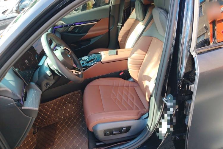 Used BMW 5 Series 2025 530Li Luxury Edition M Sport Package Left Front Seat