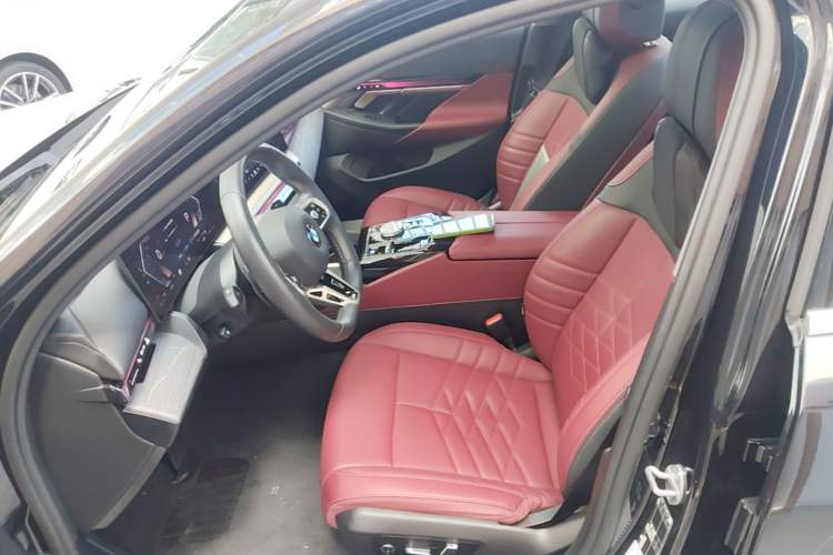 Used BMW 5 Series 2025 530Li Luxury Edition M Sport Package Left Front Seat
