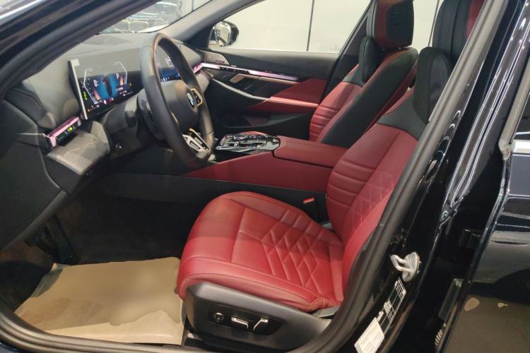Used BMW 5 Series 2025 530Li Luxury Edition M Sport Package Left Front Seat
