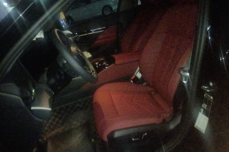Used BMW 5 Series 2025 530Li Leading Model M Sport Package Left Front Seat