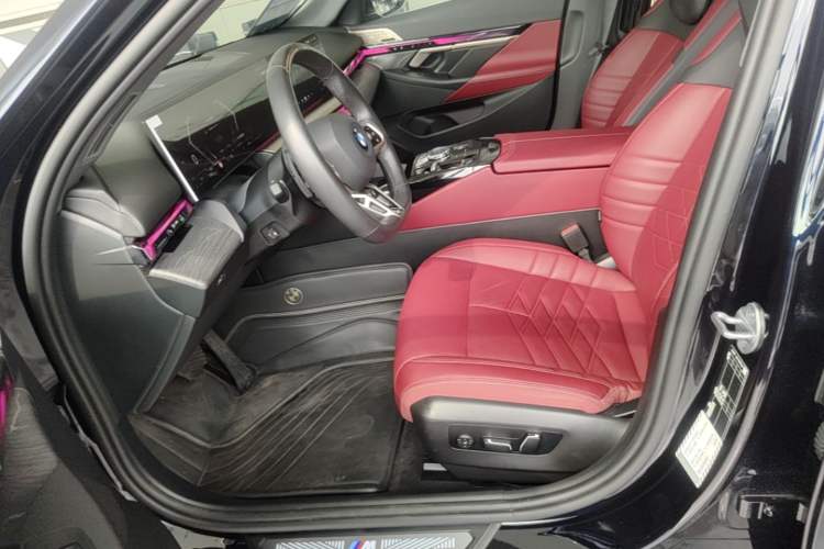 Used BMW 5 Series 2025 530Li Luxury Edition M Sport Package Left Front Seat