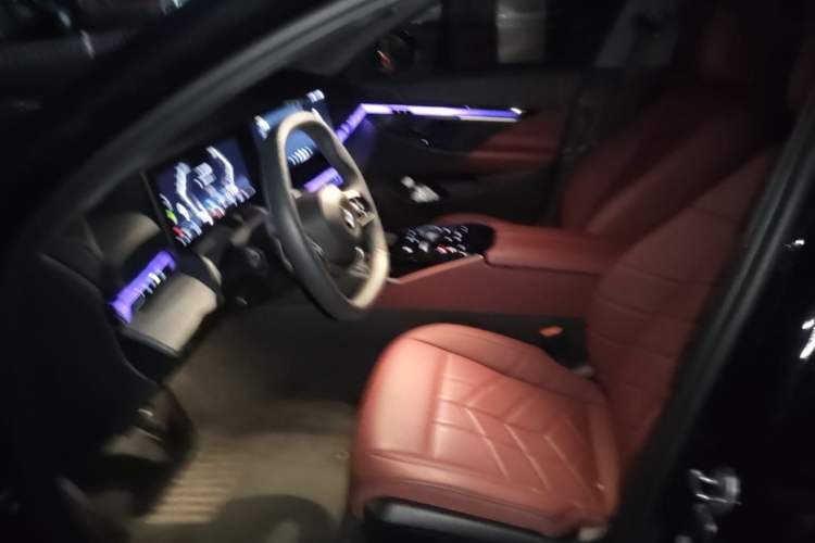 Used BMW 5 Series 2025 525Li Luxury Package Left Front Seat