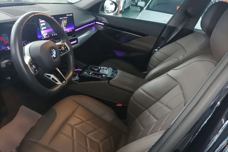Used BMW 5 Series 2025 525Li M Sport Package Left Front Seat