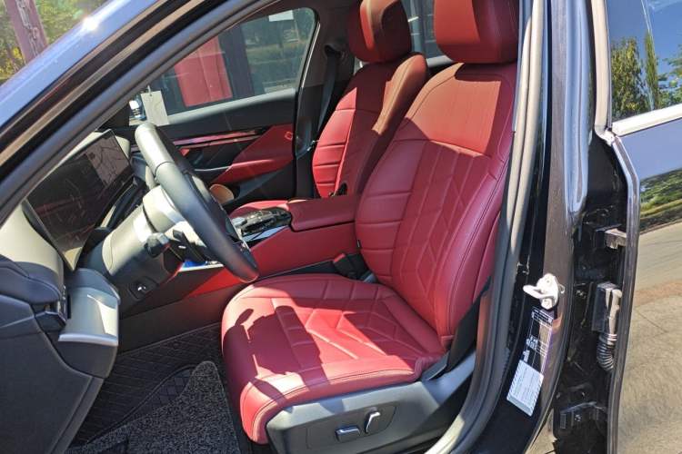 Used BMW 5 Series 2025 525Li M Sport Package Left Front Seat