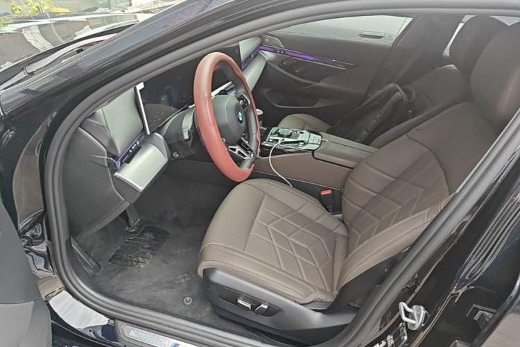 Used BMW 5 Series 2025 530Li Leading Model M Sport Package Left Front Seat