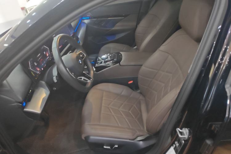 Used BMW 5 Series 2025 525Li M Sport Package Left Front Seat