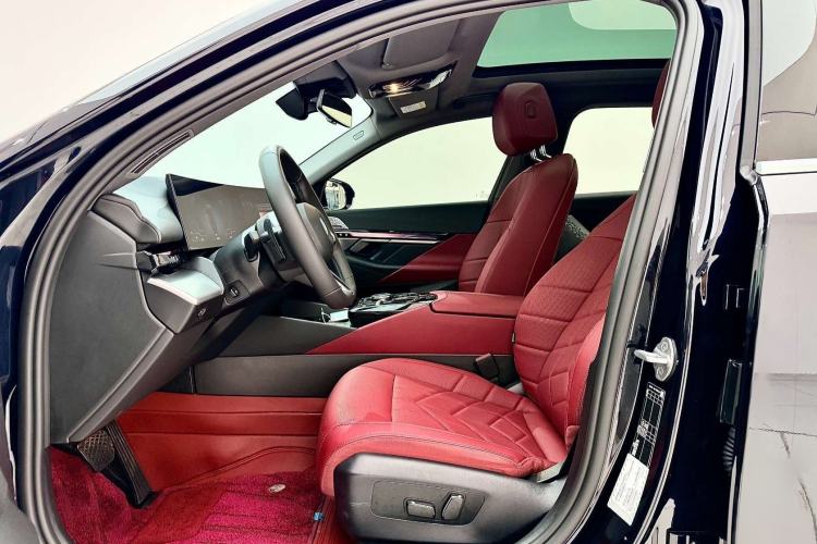 Used BMW 5 Series 2025 530Li Leading Model M Sport Package Left Front Seat