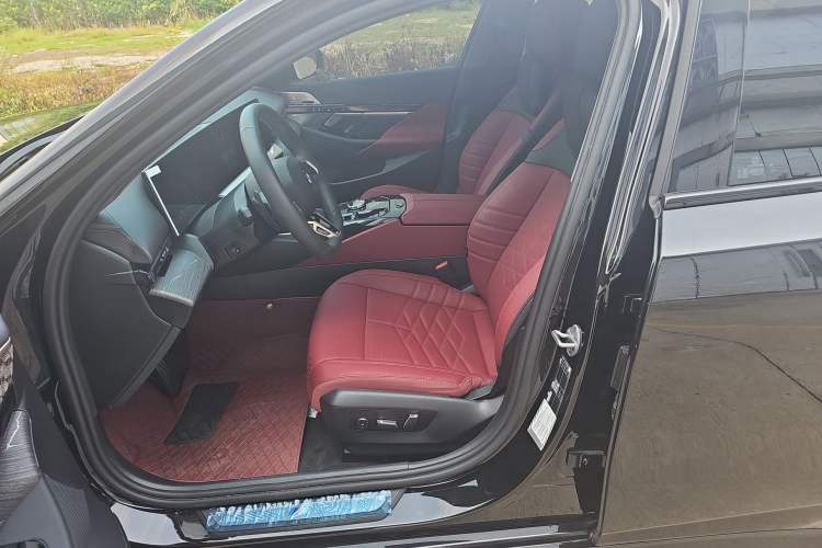 Used BMW 5 Series 2025 530Li Luxury Edition M Sport Package Left Front Seat