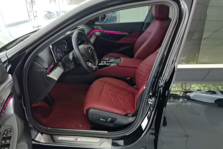 Used BMW 5 Series 2025 530Li Leading Model M Sport Package Left Front Seat