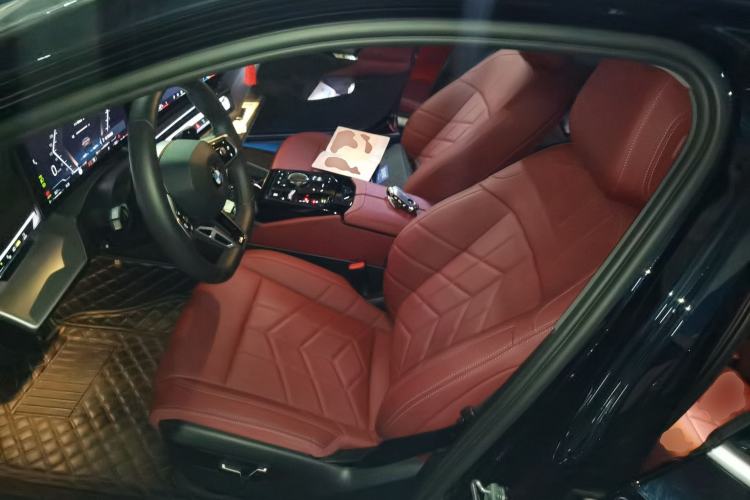 Used BMW 5 Series 2025 525Li M Sport Package Left Front Seat