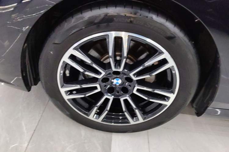 Used BMW 5 Series 2025 530Li Leading Model M Sport Package Left Front Wheel Hub