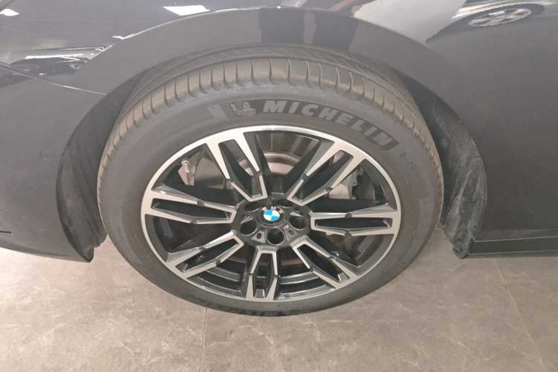 Used BMW 5 Series 2025 530Li Leading Model M Sport Package Left Front Wheel Hub