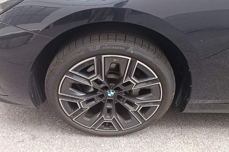 Used BMW 5 Series 2025 530Li Luxury Edition M Sport Package Left Front Wheel Hub