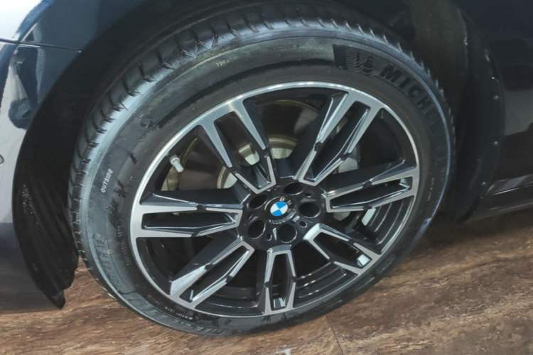 Used BMW 5 Series 2025 530Li Leading Model M Sport Package Left Front Wheel Hub
