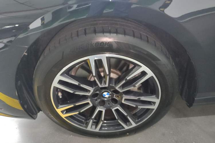 Used BMW 5 Series 2025 530Li Leading Model M Sport Package Left Front Wheel Hub