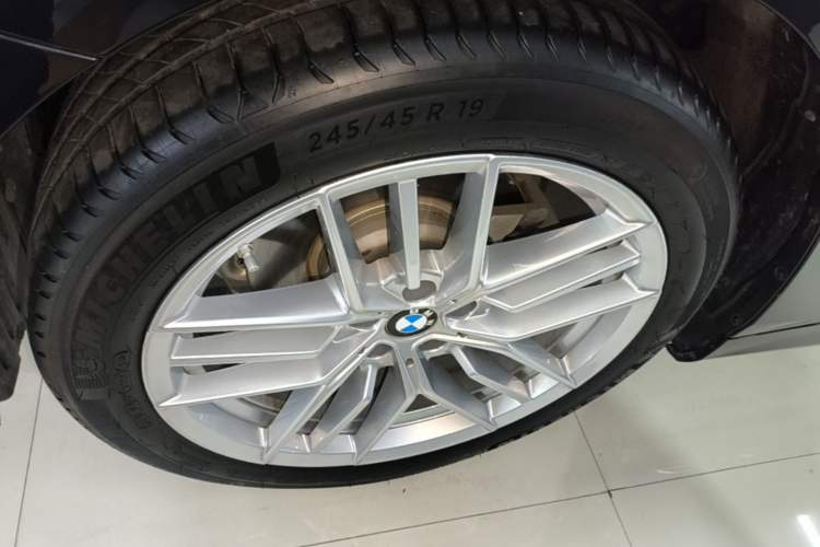 Used BMW 5 Series 2025 525Li Luxury Package Left Front Wheel Hub