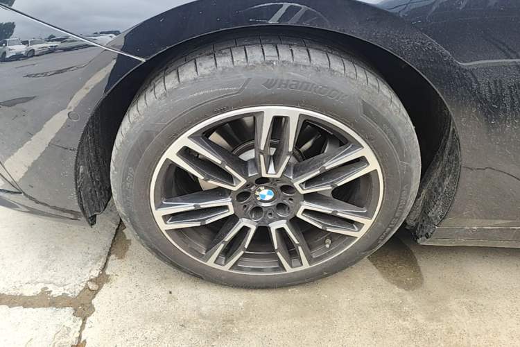 Used BMW 5 Series 2025 530Li Leading Model M Sport Package Left Front Wheel Hub