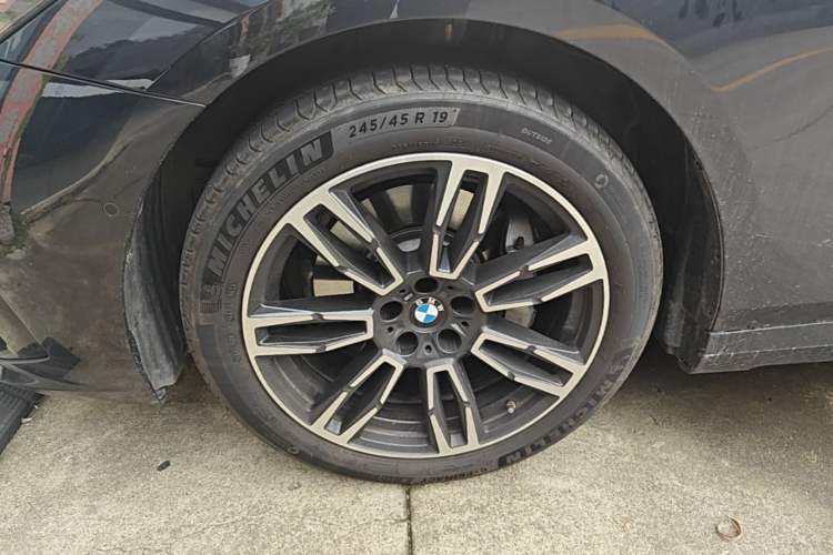Used BMW 5 Series 2025 530Li Leading Model M Sport Package Left Front Wheel Hub