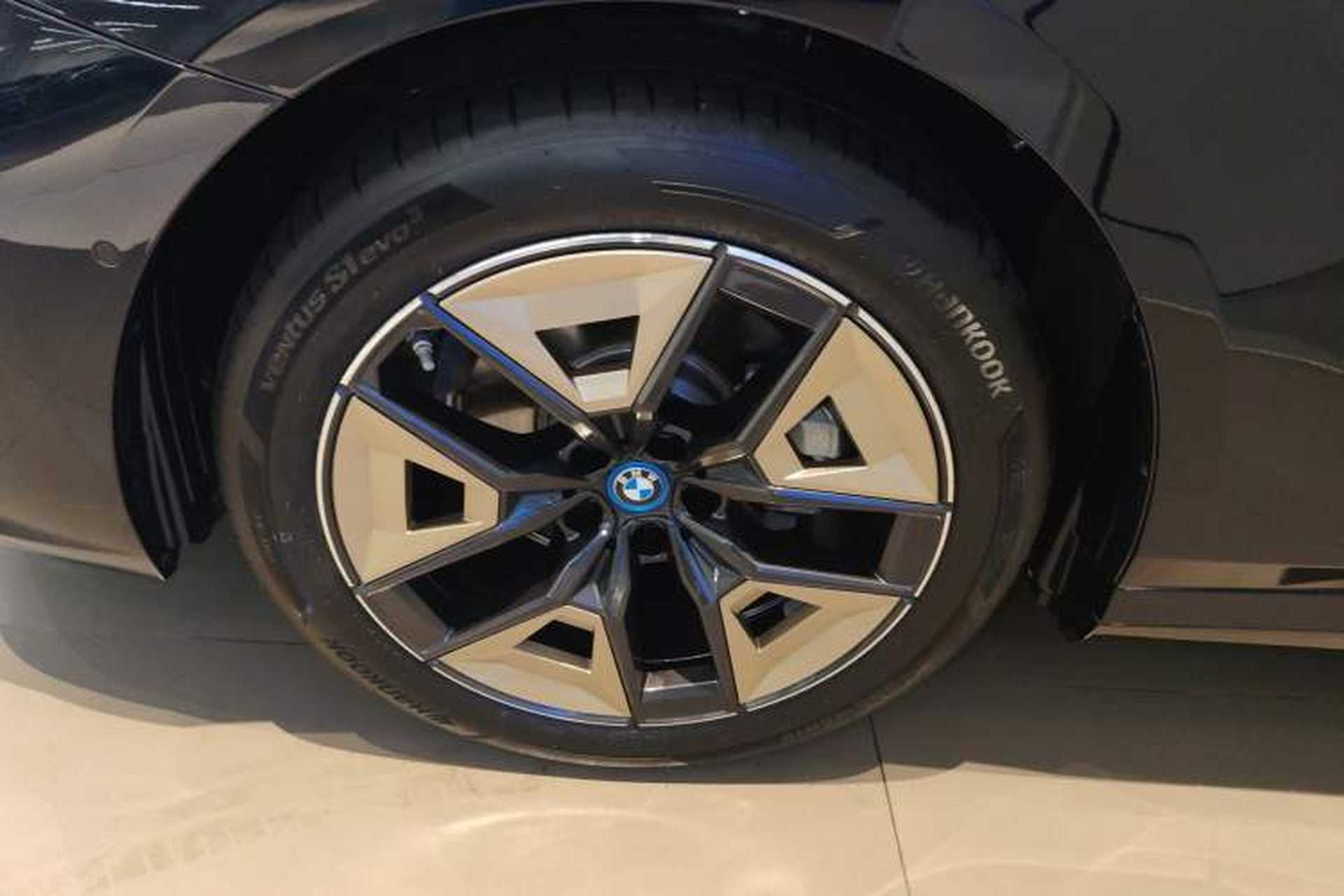 Used BMW 5 Series 2025 525Li M Sport Package Left Front Wheel Hub