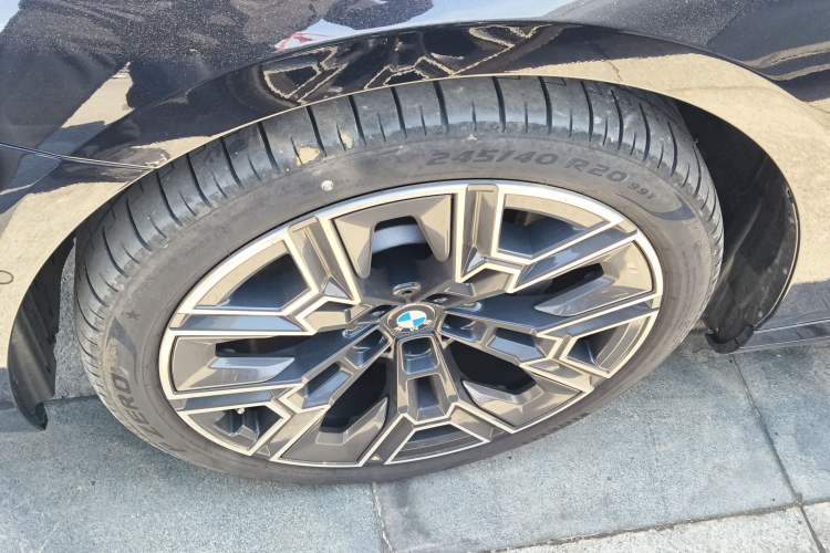 Used BMW 5 Series 2025 530Li Luxury Edition M Sport Package Left Front Wheel Hub