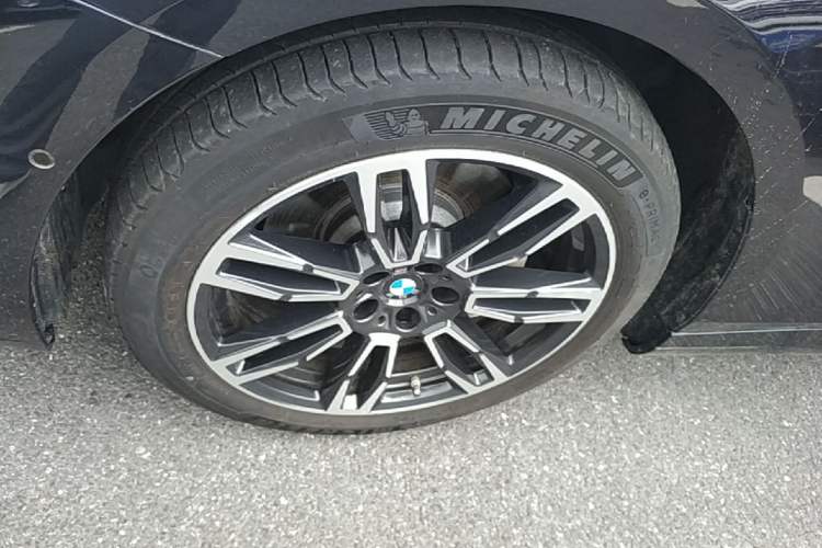 Used BMW 5 Series 2025 530Li Leading Model M Sport Package Left Front Wheel Hub