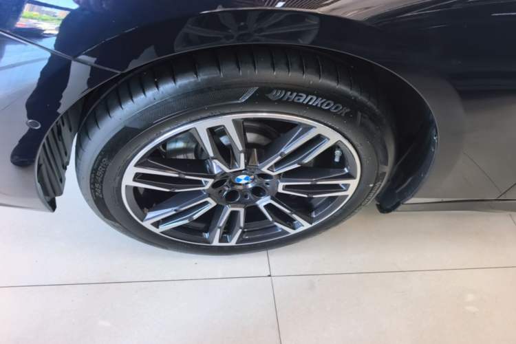 Used BMW 5 Series 2025 530Li Leading Model M Sport Package Left Front Wheel Hub