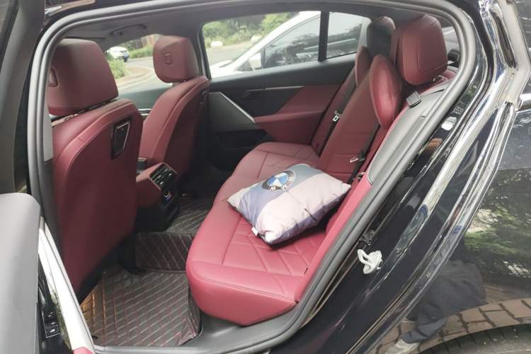 Used BMW 5 Series 2025 525Li M Sport Package Left Rear Seat