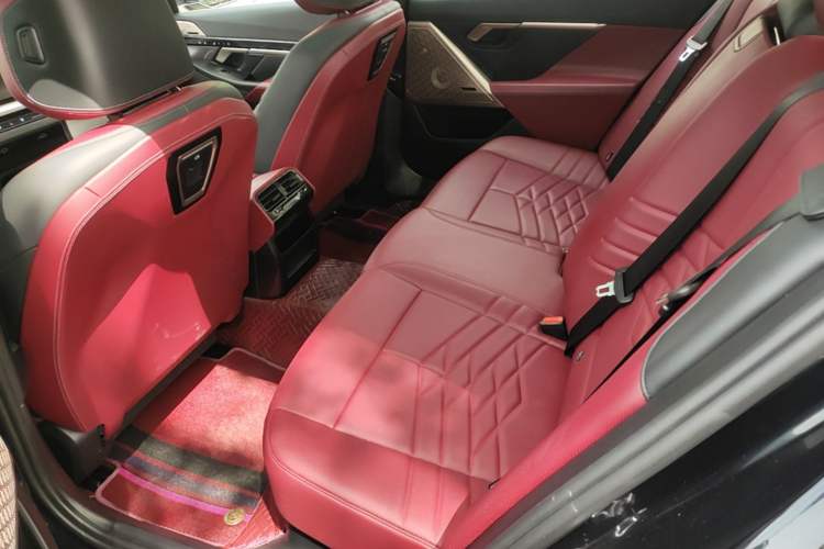 Used BMW 5 Series 2025 530Li Luxury Edition M Sport Package Left Rear Seat
