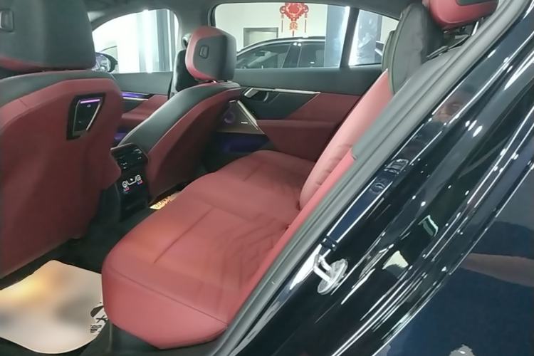 Used BMW 5 Series 2025 530Li Luxury Edition M Sport Package Left Rear Seat