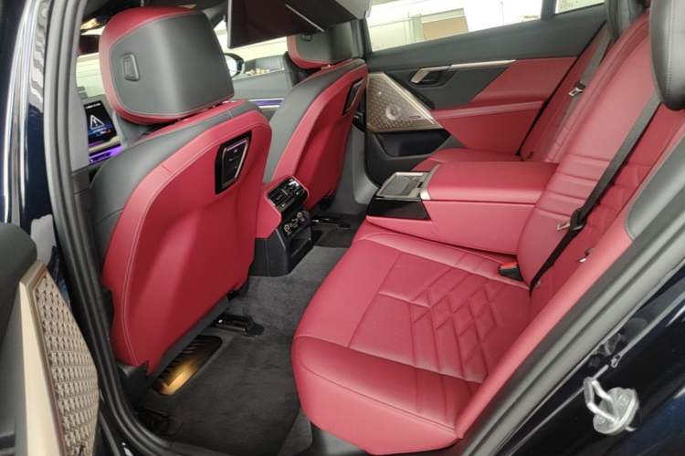 Used BMW 5 Series 2025 530Li Luxury Edition M Sport Package Left Rear Seat