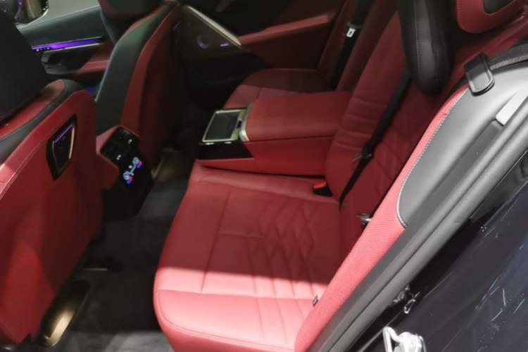 Used BMW 5 Series 2025 530Li Luxury Edition M Sport Package Left Rear Seat