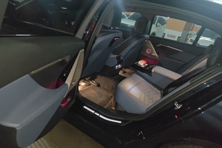 Used BMW 5 Series 2025 530Li Luxury Edition M Sport Package Left Rear Seat